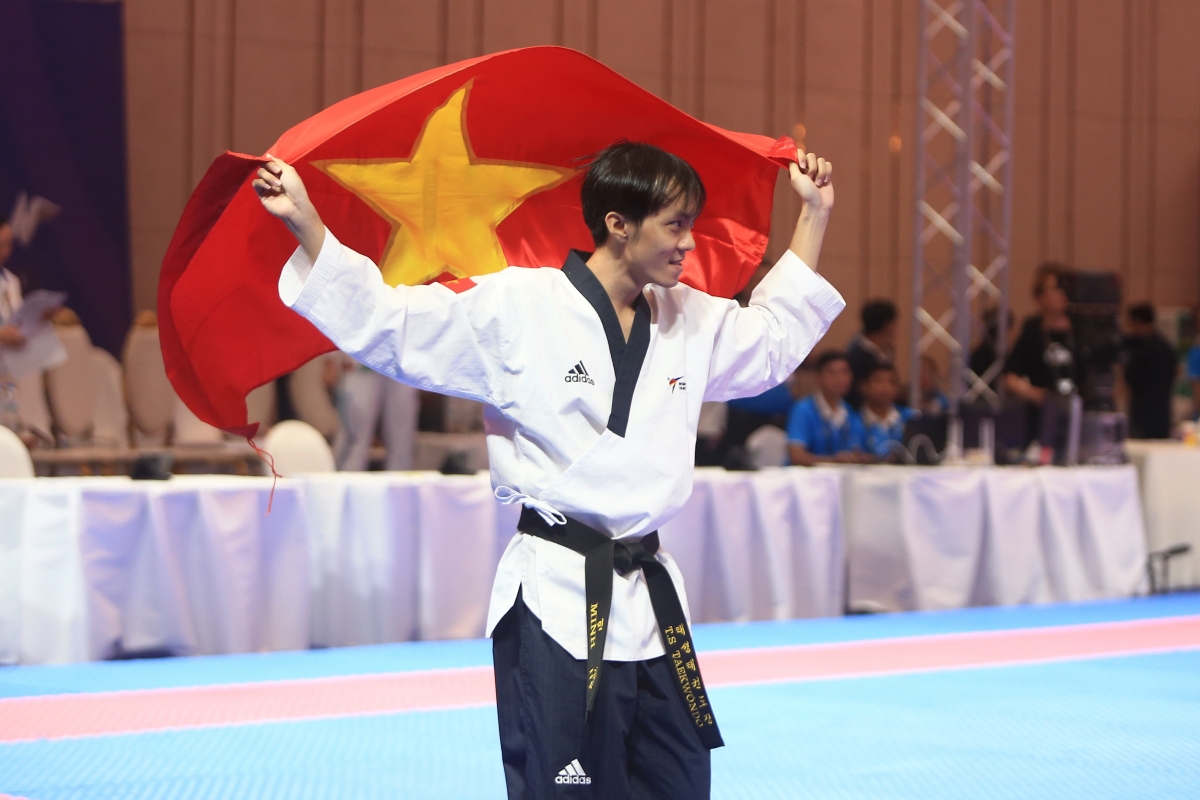 Châu Tuyết Vân bật khóc khi giành HCV Taekwondo 9