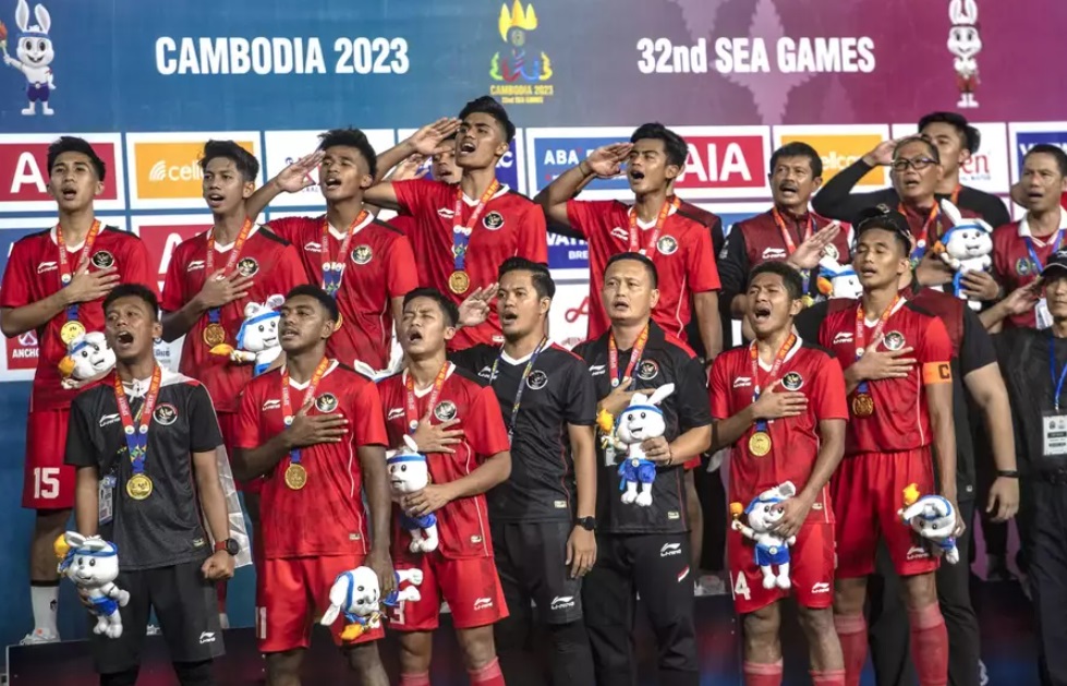 HLV Indra Sjafri kì vọng bóng đá Indonesia hồi sinh sau tấm HCV SEA Games 32 1